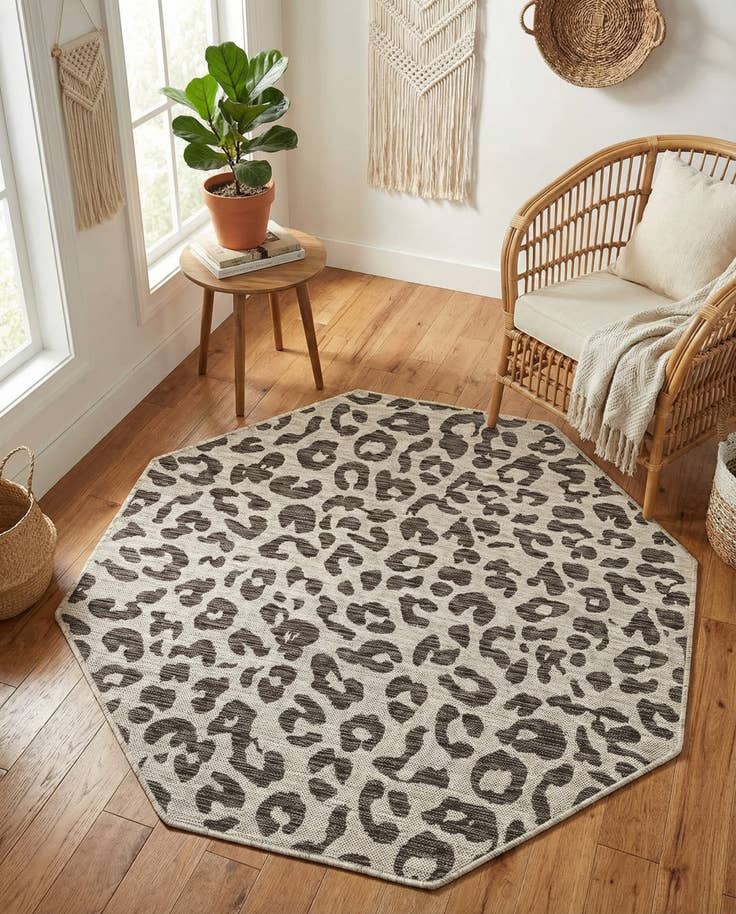Detail image of 5' 3 x 5' 3 Easy-Clean Safari Indoor / Outdoor Octagon Rug