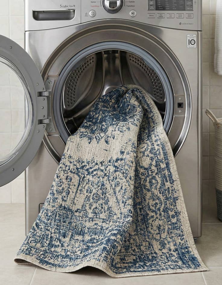 Detail image of  5' 3 x 7'  Washable Traditional Indoor / Outdoor Rug