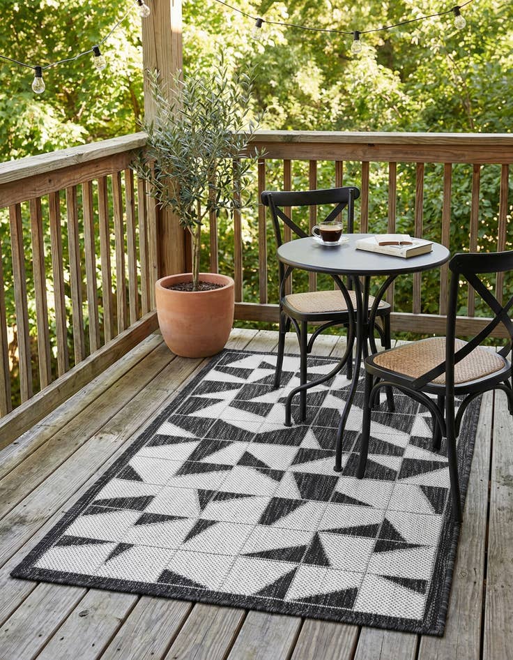 Detail image of 2' x 3'  Washable Modern Indoor / Outdoor Rug