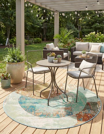 4' 1 x 4' 1 Easy-Clean Modern Indoor / Outdoor Round Rug