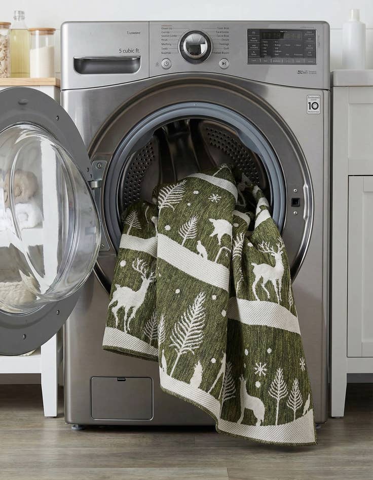 Detail image of 7' 10 x 10'  Washable Holiday Indoor / Outdoor Rug