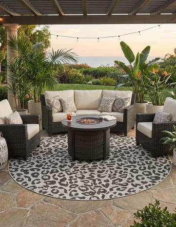 10' 8 x 10' 8 Easy-Clean Safari Indoor / Outdoor Round Rug