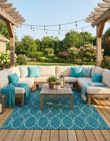 7' x 10' Easy-Clean Lattice Indoor / Outdoor Rug