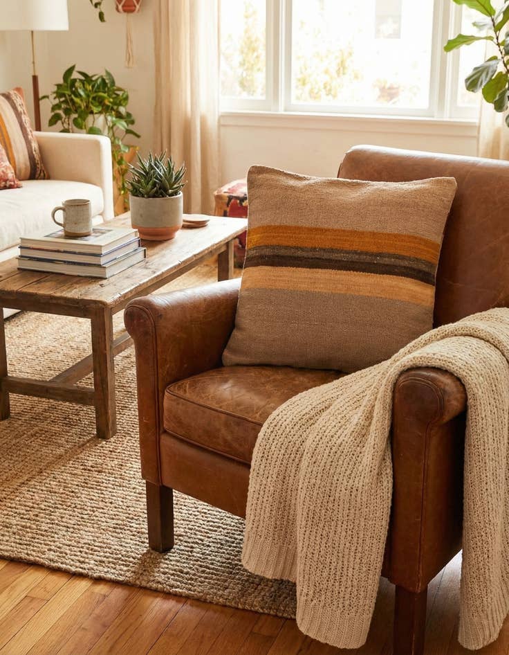 Detail image of 1' 6 x 1' 8  Hand Woven Pillow Wool Square Rug