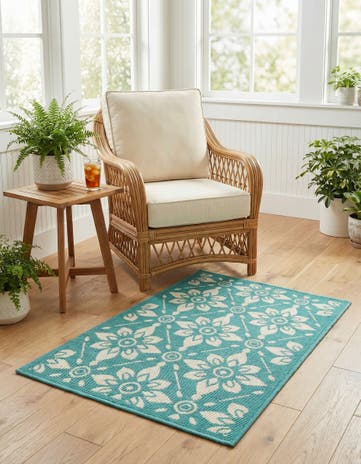 2' x 3' Easy-Clean Lattice Indoor / Outdoor Rug