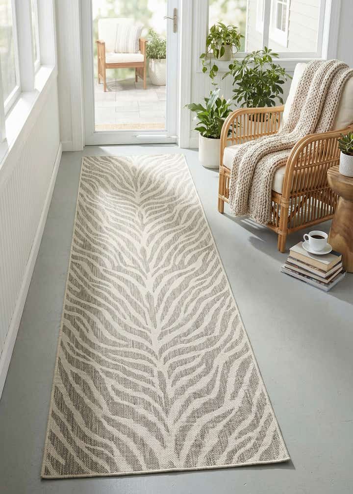 2' 7 x 10' Easy-Clean Safari Indoor / Outdoor Runner Rug