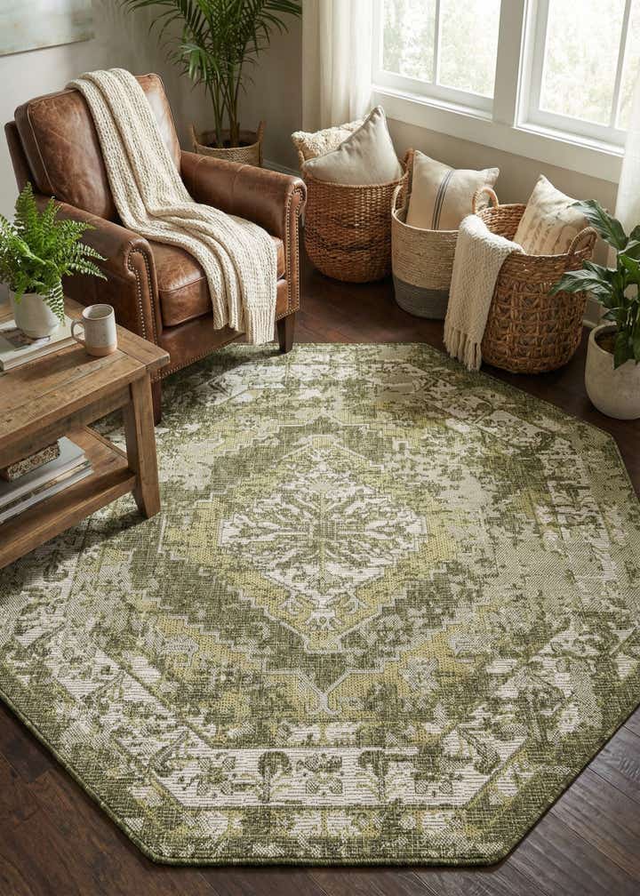 5' 3 x 5' 3 Easy-Clean Traditional Indoor / Outdoor Octagon Rug