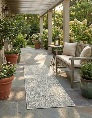 2' x 6' 1 Easy-Clean Traditional Indoor / Outdoor Runner Rug