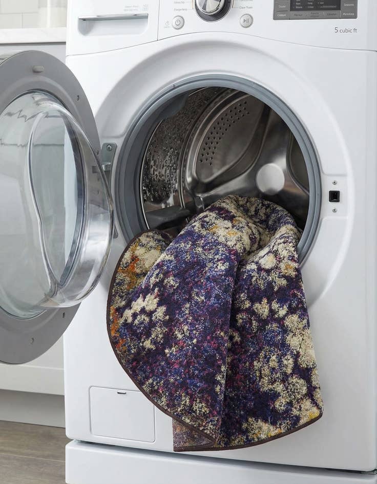 Detail image of  4' x 4'  Washable Carnevale Round Rug