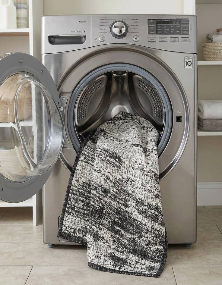 Detail image of  2' x 3'  Washable Modern Indoor / Outdoor Rug