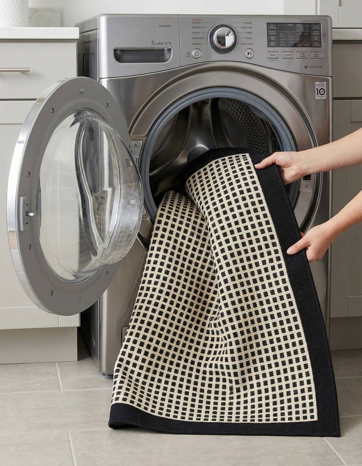 Detail image of 2' x 3'  Washable Border Indoor / Outdoor Rug