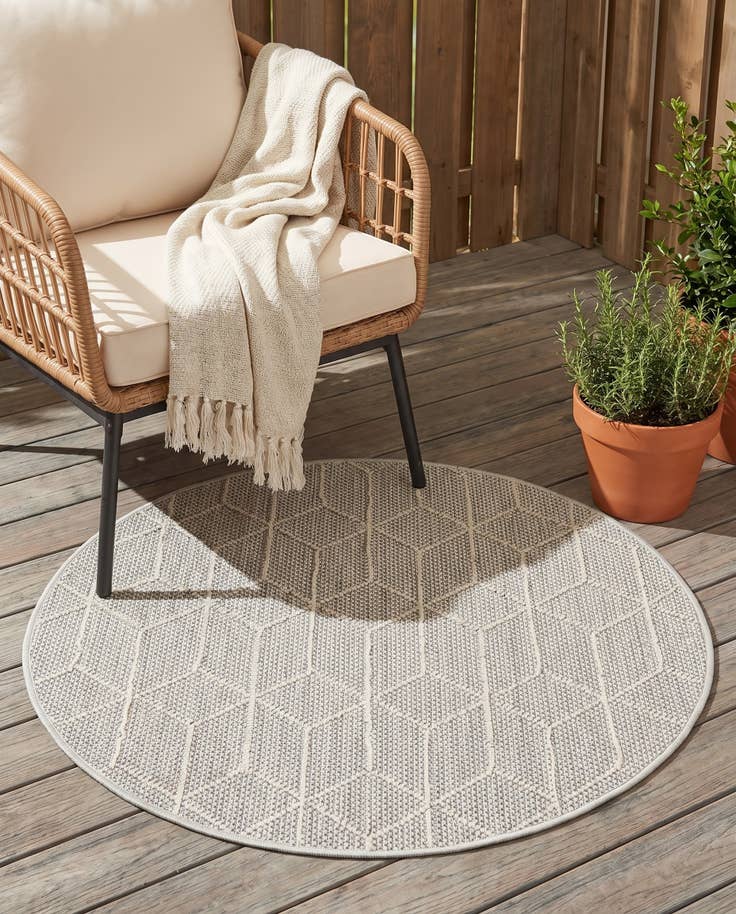 Detail image of 3' 1 x 3' 1 Easy-Clean Trellis Indoor / Outdoor Round Rug