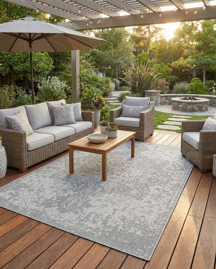 9' x 12' Easy-Clean Traditional Indoor / Outdoor Rug
