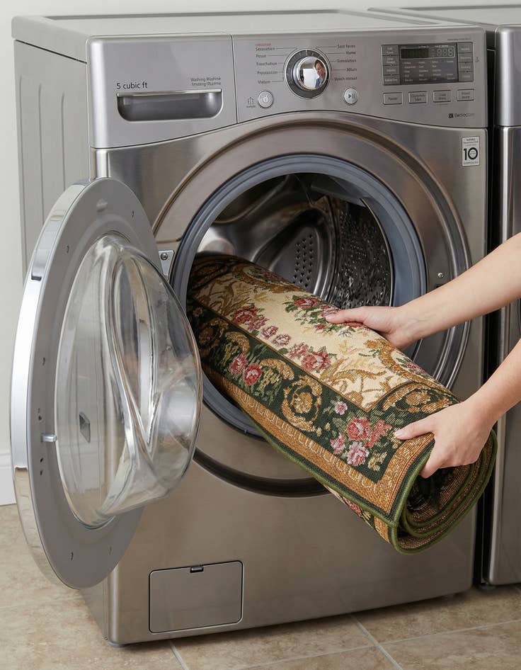 Detail image of 2' x 3'  Washable Traditional Indoor / Outdoor Rug