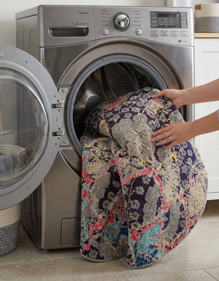 Detail image of 6' x 6'  Washable Santa Fe Round Rug