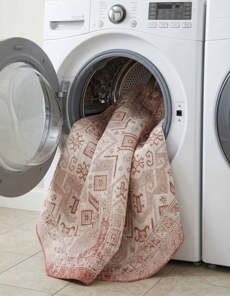 Detail image of 7' 10 x 7' 10  Washable Aztec Indoor / Outdoor Octagon Rug