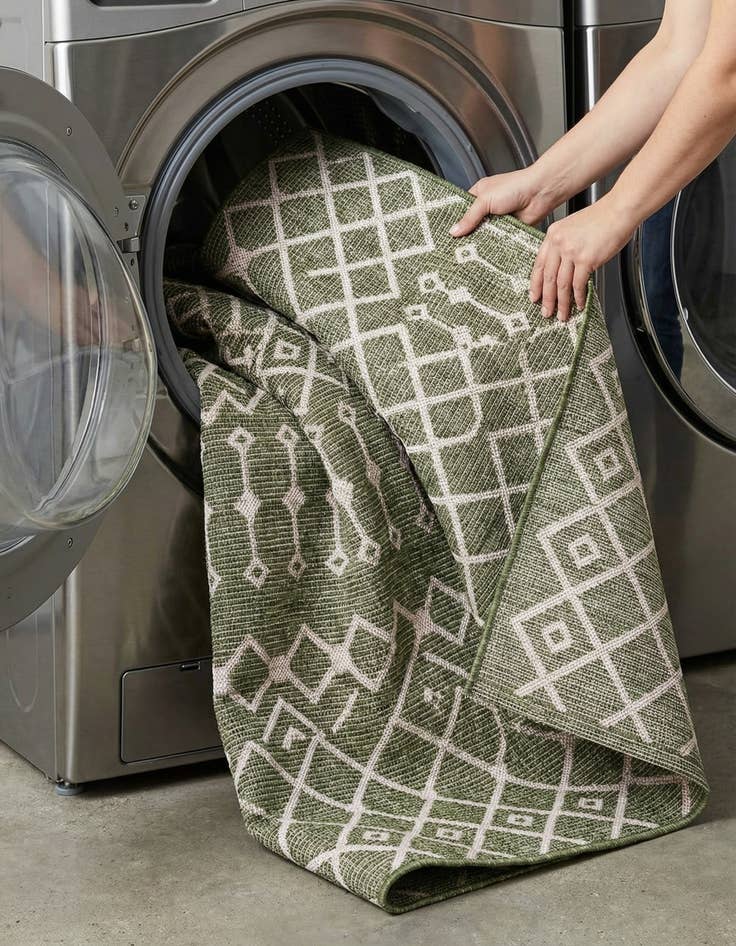 Detail image of 6' x 9'  Washable Trellis Indoor / Outdoor Rug