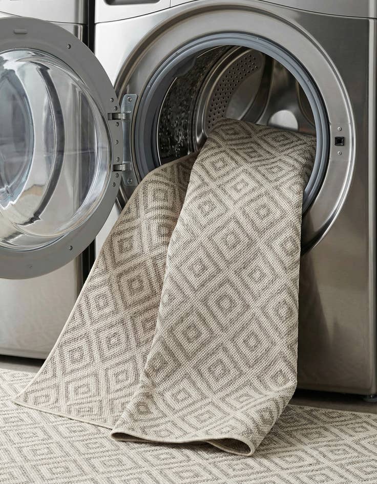 Detail image of 5' 3 x 8'  Washable Jill Zarin Costa Rica Indoor / Outdoor Rug