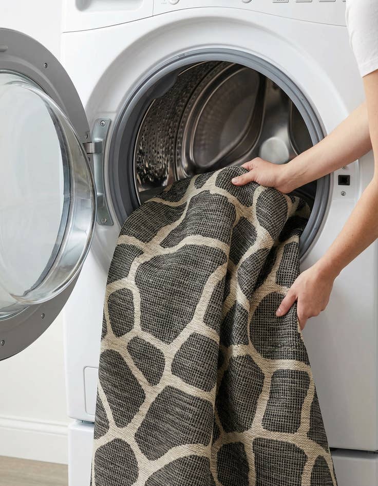 Detail image of 7' x 10'  Washable Safari Indoor / Outdoor Rug