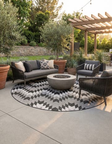 13' x 13' Easy-Clean Modern Indoor / Outdoor Round Rug