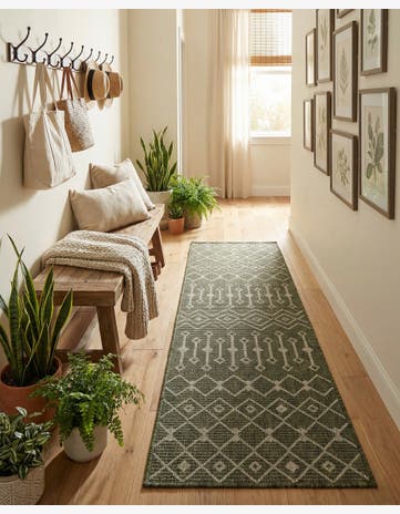 2' x 5' Easy-Clean Trellis Indoor / Outdoor Runner Rug