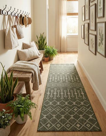2' x 5' Easy-Clean Lattice Indoor / Outdoor Runner Rug