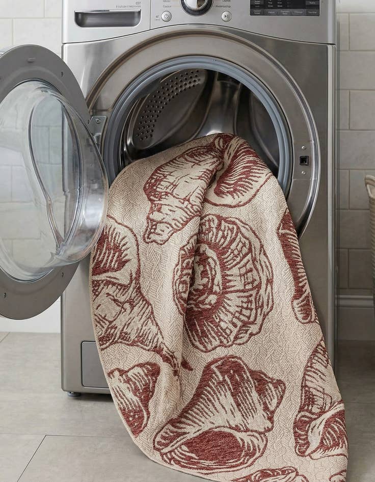 Detail image of 7' 10 x 7' 10  Washable Coastal Indoor / Outdoor Round Rug