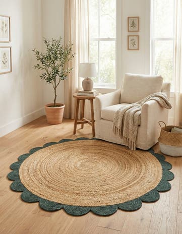 5' 1 x 5' 1 Handmade Scallop Braided Jute Round Rug