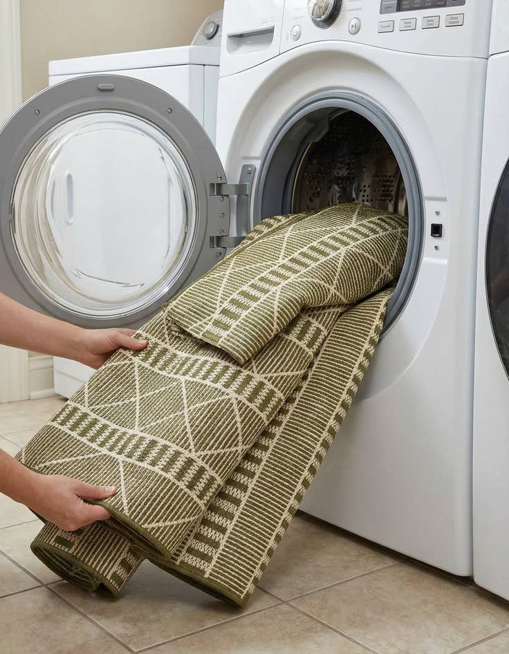 Detail image of  7' 10 x 10'  Washable Lattice Indoor / Outdoor Rug