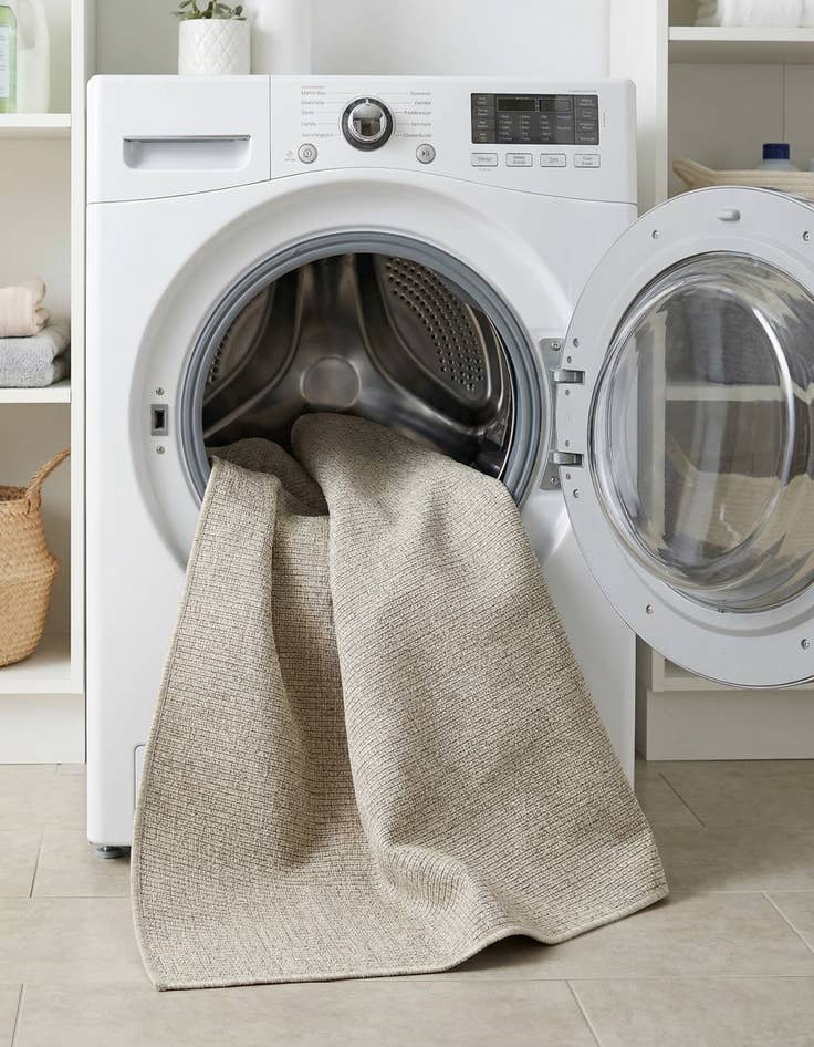 Detail image of 4' x 6'  Washable Solid Indoor / Outdoor Rug