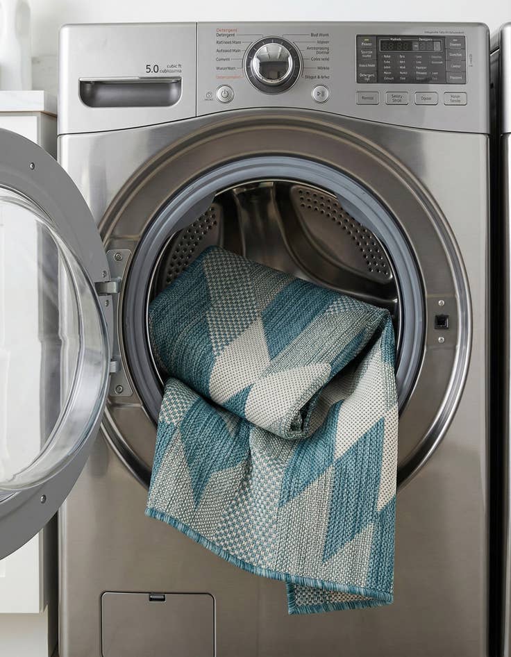 Detail image of  2' x 4'  Washable Modern Indoor / Outdoor Runner Rug