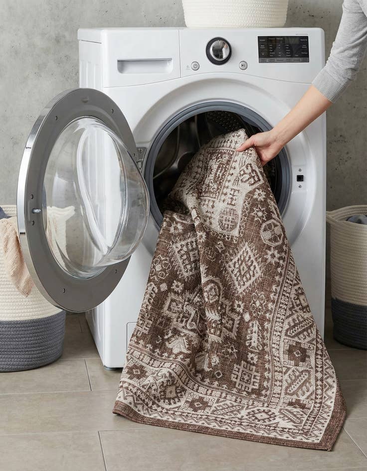 Detail image of 6' x 9'  Washable Aztec Indoor / Outdoor Rug