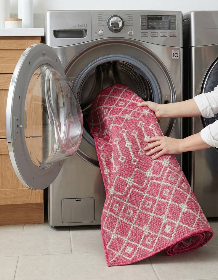 Detail image of 2' x 6'  Washable Trellis Indoor / Outdoor Runner Rug