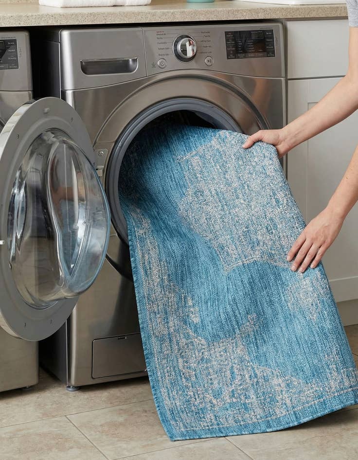 Detail image of  4' x 6'  Washable Traditional Indoor / Outdoor Rug