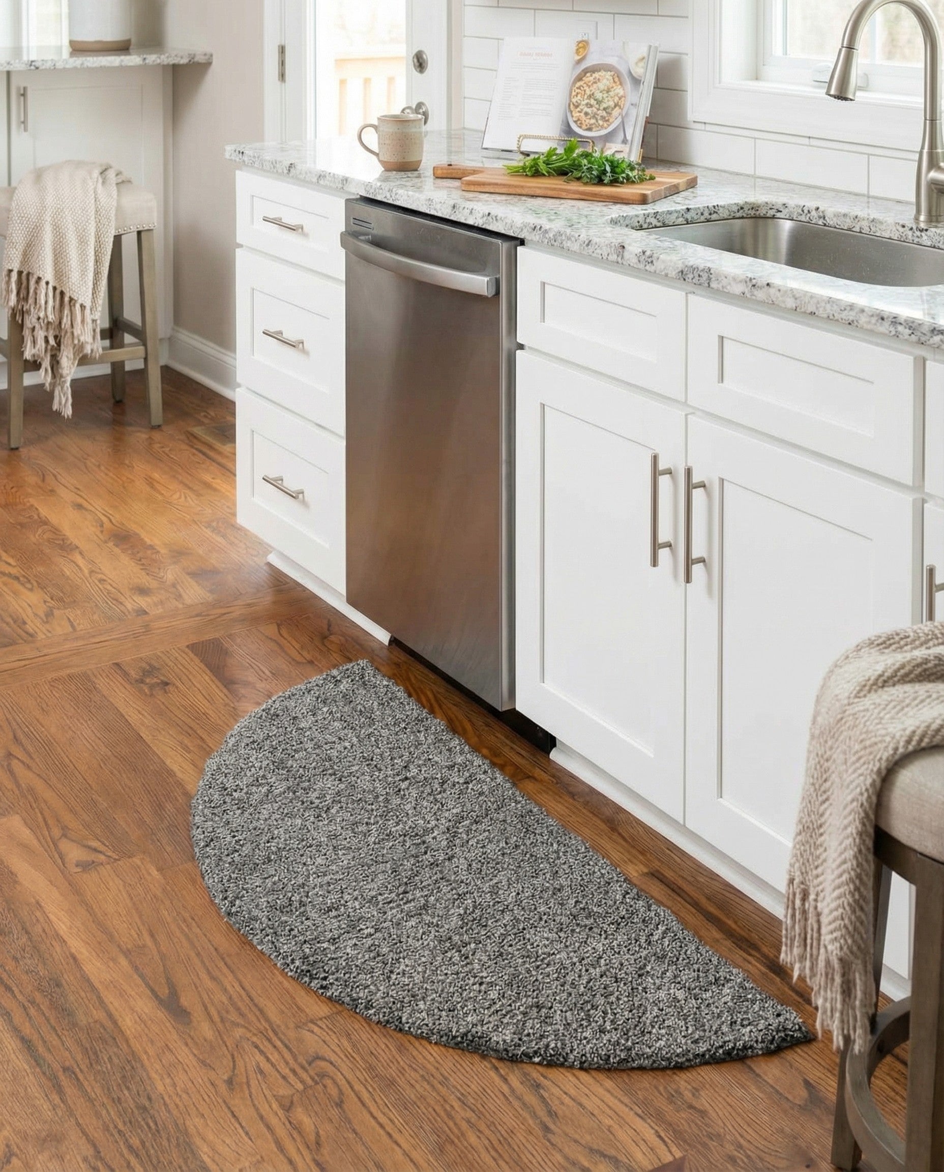  2' 2 x 3' 7 Solid Shag Hearth Rug