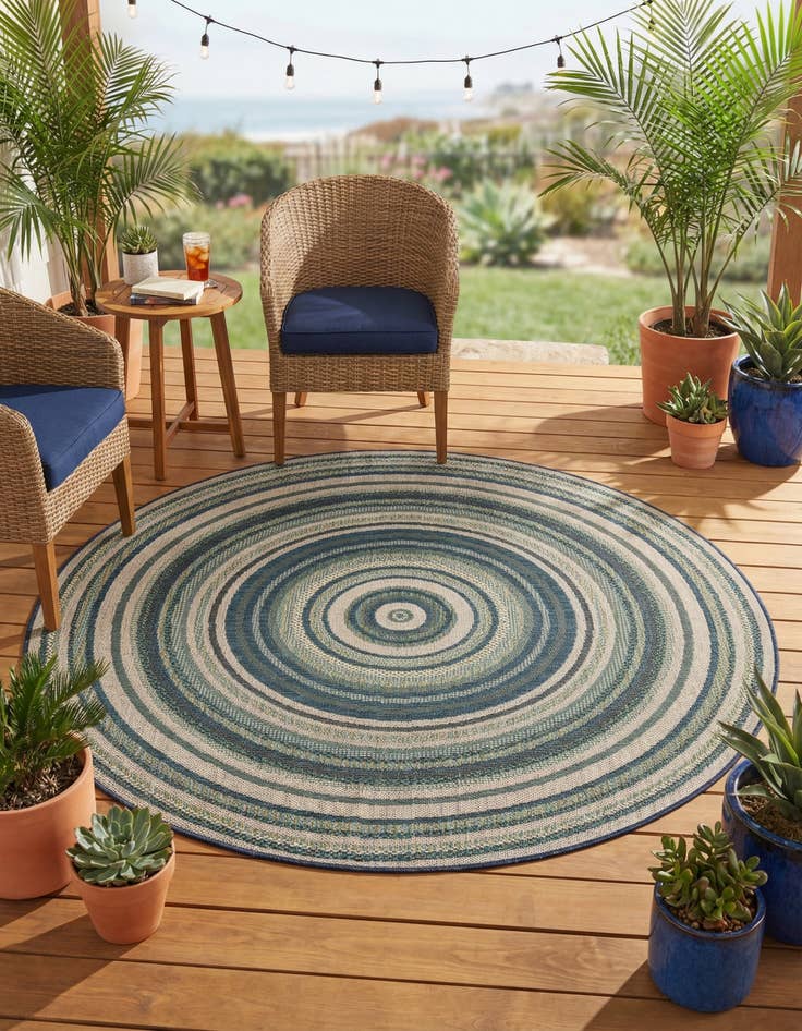 Detail image of 6' x 6' Easy-Clean Baja Indoor / Outdoor Round Rug
