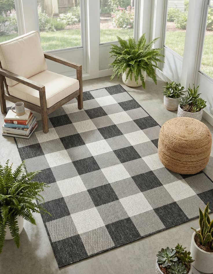Detail image of 4' x 6' Easy-Clean Checkered Indoor / Outdoor Rug