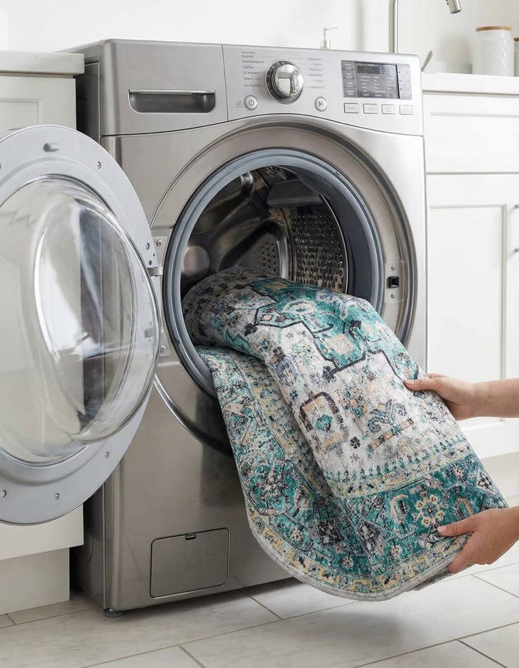 Detail image of 6' x 6'  Washable Yara Round Rug