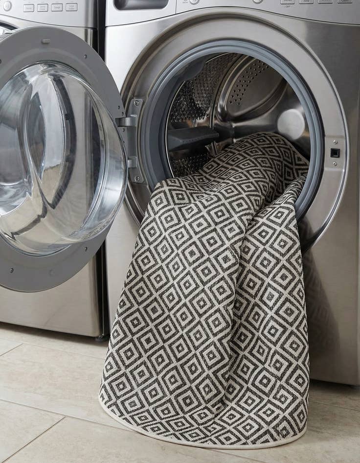 Detail image of 5' 3 x 8'  Washable Jill Zarin Costa Rica Indoor / Outdoor Oval Rug