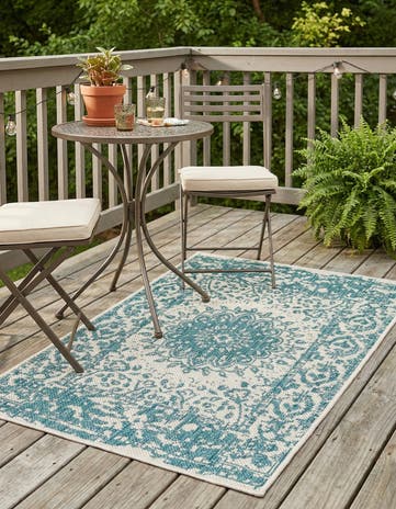 2' x 3' Easy-Clean Traditional Indoor / Outdoor Rug