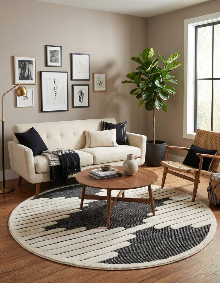 Detail image of 6' x 6' Prismatic Round Rug