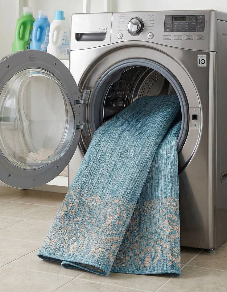 Detail image of 7' x 10'  Washable Border Indoor / Outdoor Rug