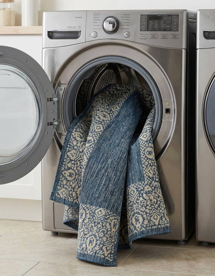 Detail image of 5' 3 x 8'  Washable Border Indoor / Outdoor Rug