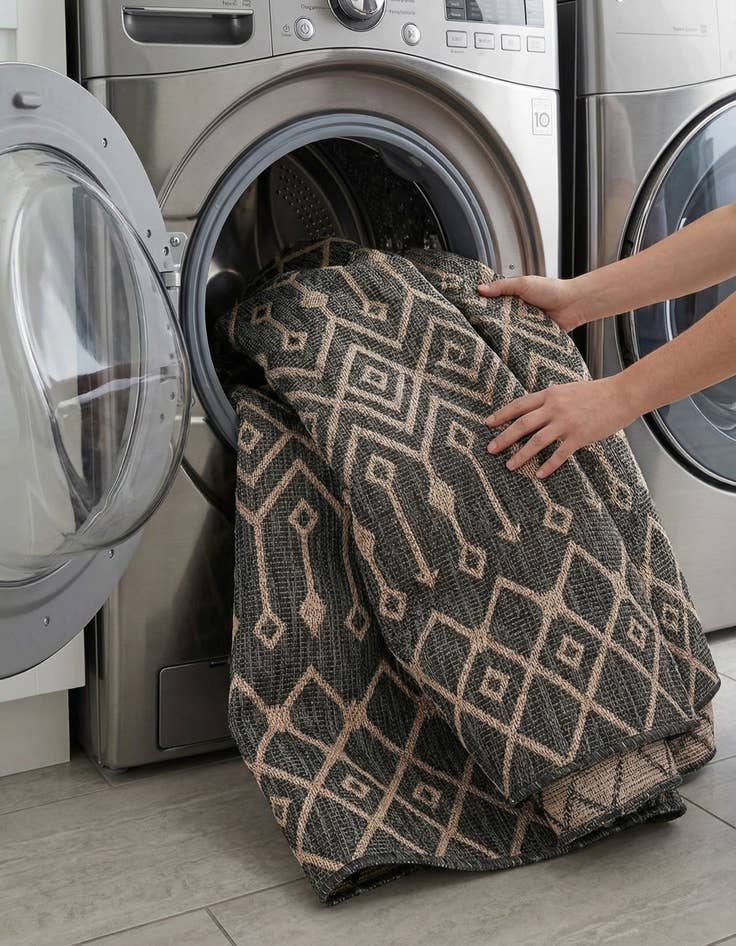 Detail image of 7' 10 x 7' 10  Washable Trellis Indoor / Outdoor Square Rug