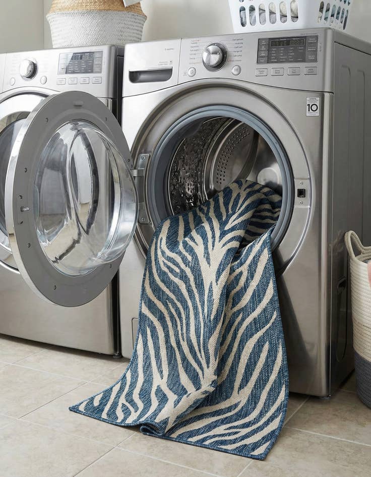 Detail image of 2' 7 x 10'  Washable Safari Indoor / Outdoor Runner Rug