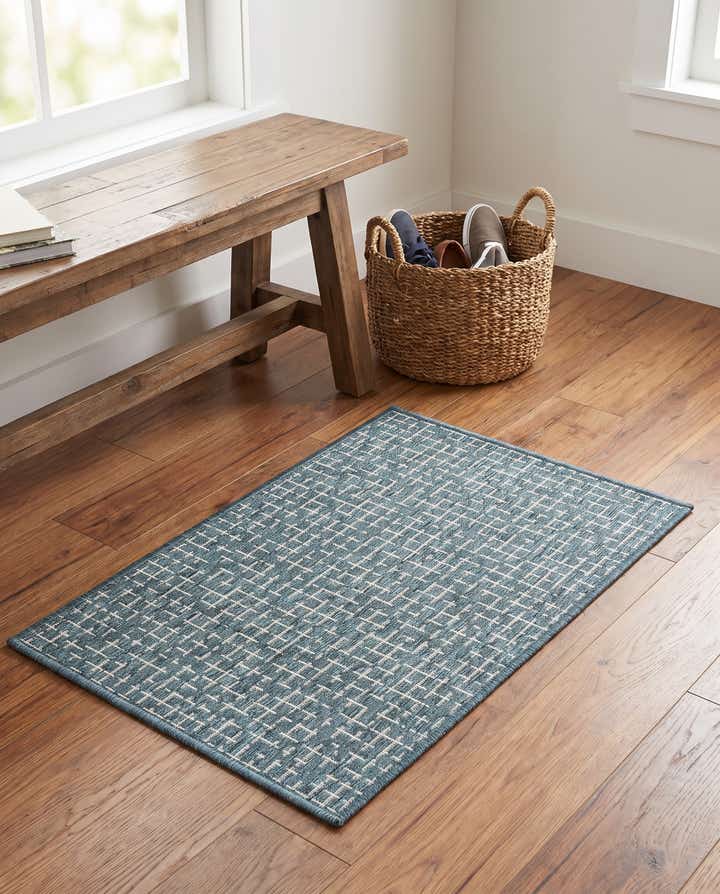 2' x 3' Easy-Clean Checkered Indoor / Outdoor Rug