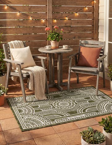 2' x 3' Easy-Clean Traditional Indoor / Outdoor Rug