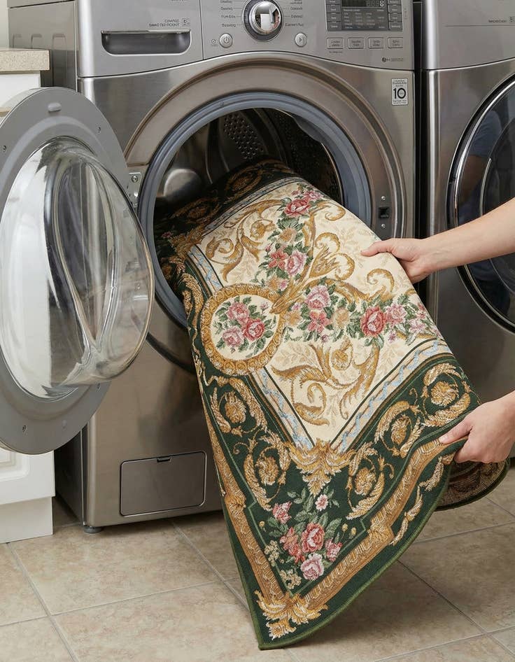 Detail image of  5' x 8'  Washable Traditional Indoor / Outdoor Rug