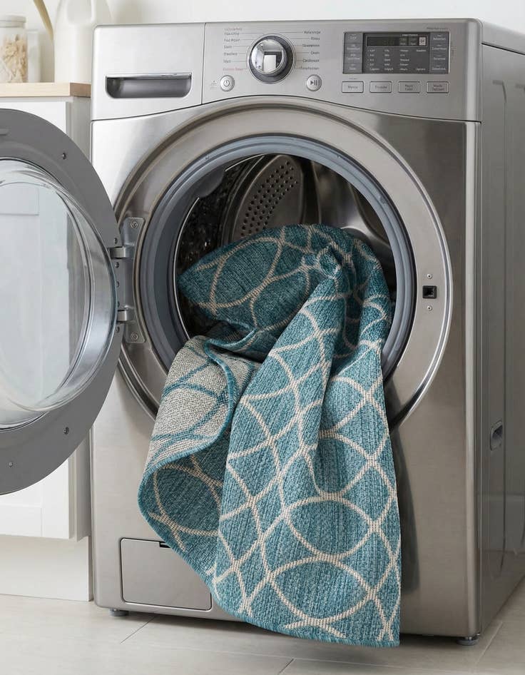 Detail image of  4' x 4'  Washable Lattice Indoor / Outdoor Round Rug