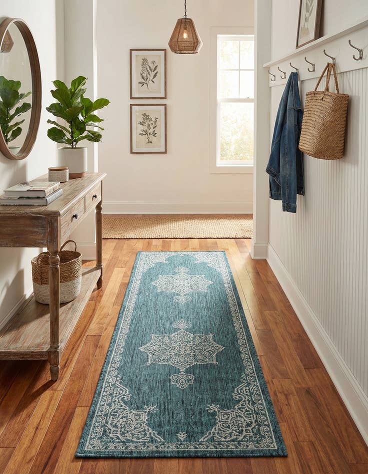 Detail image of 2' 7 x 10'  Washable Traditional Indoor / Outdoor Runner Rug